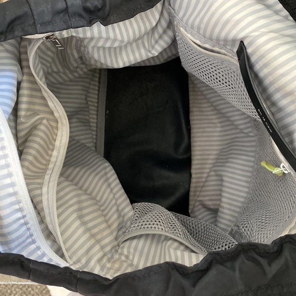Lululemon Black Backpack travelling yogini rucksack - Picture 7 of 8